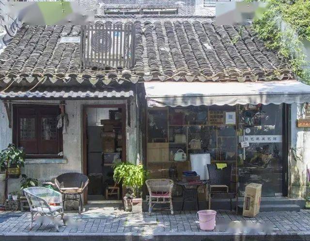 最新二手房信息与小巷深处的特色小店，发现惊喜的探寻之旅！